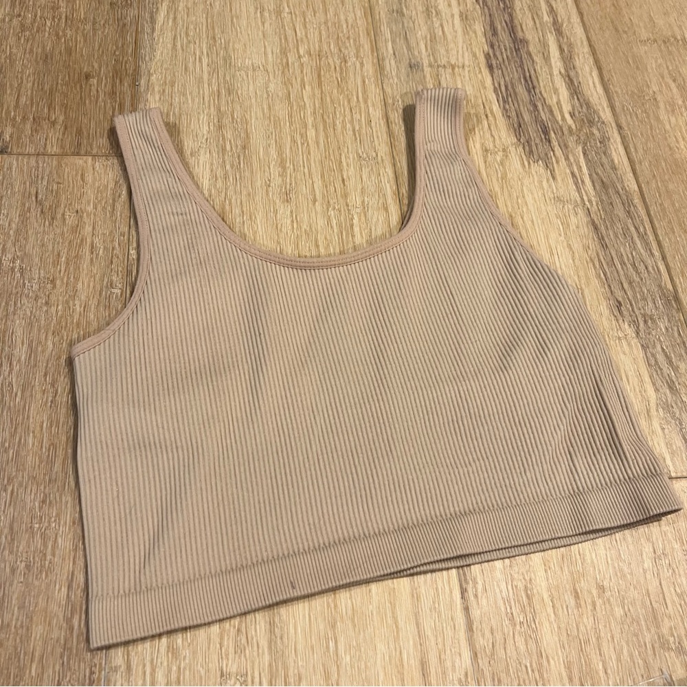 FOREVER 21 - Picture 2 of 5